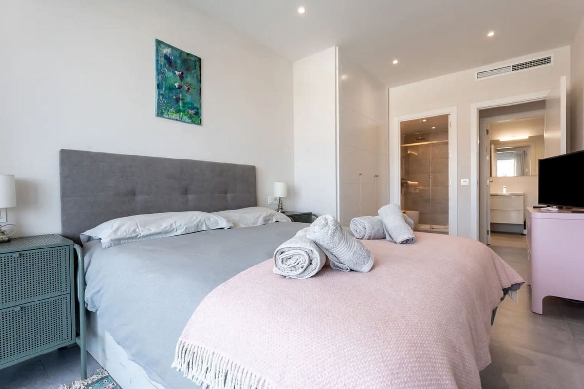 2 bedroom Apartment for sale in La Cala de Mijas with pool - € 599,000 (Ref: 9480000)