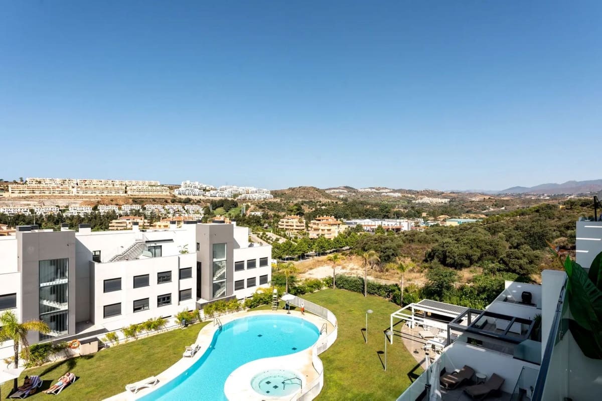 2 bedroom Apartment for sale in La Cala de Mijas with pool - € 599,000 (Ref: 9480000)