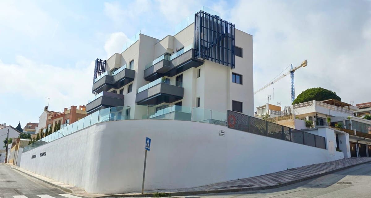 2 bedroom Penthouse for sale in Torremolinos with pool garage - € 599,000 (Ref: 9480004)