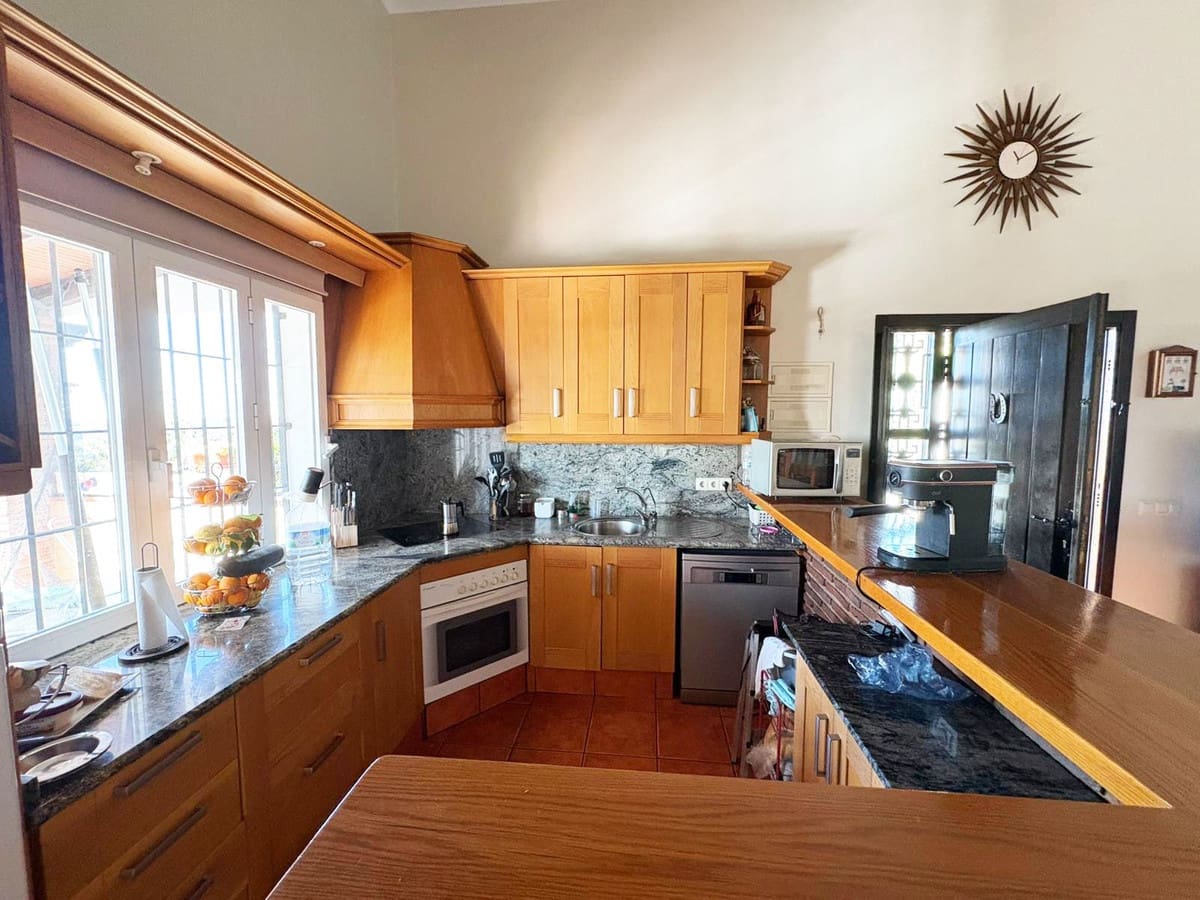 3 sypialnia Willa na sprzedaż w La Cala de Mijas z basenem - 599 000 € (Ref: 9480005)