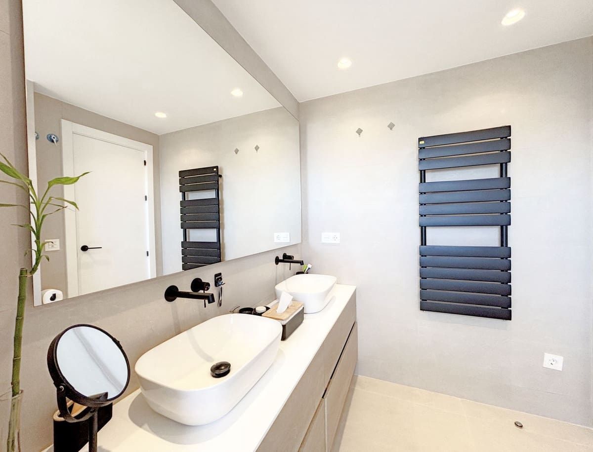 3 sovrum Hus till salu i Estepona med pool garage - 599 000 € (Ref: 9480007)