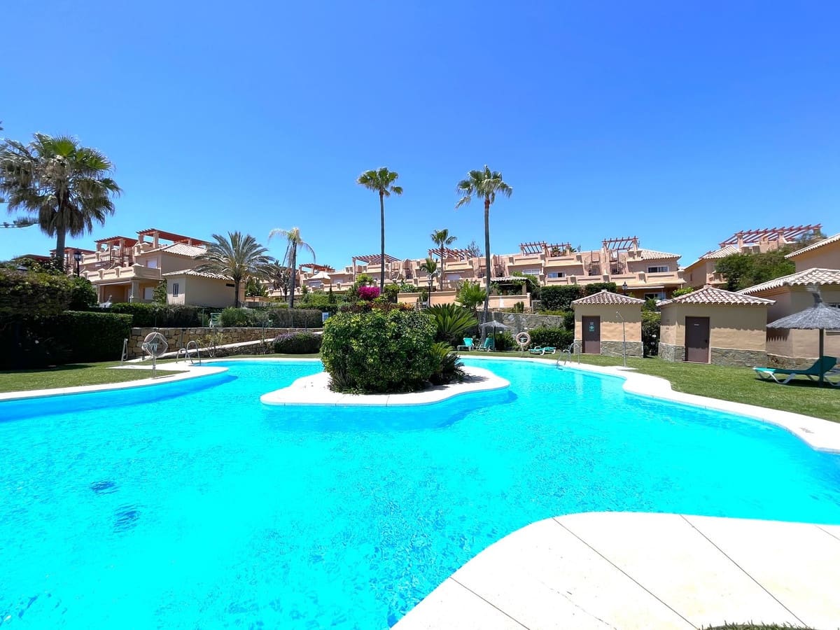 3 sovrum Hus till salu i Estepona med pool garage - 599 000 € (Ref: 9480007)