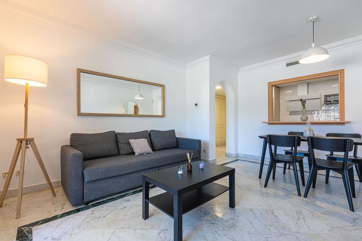 2 bedroom Apartment for sale in Puerto Banus with pool - € 599,900 (Ref: 9480009)