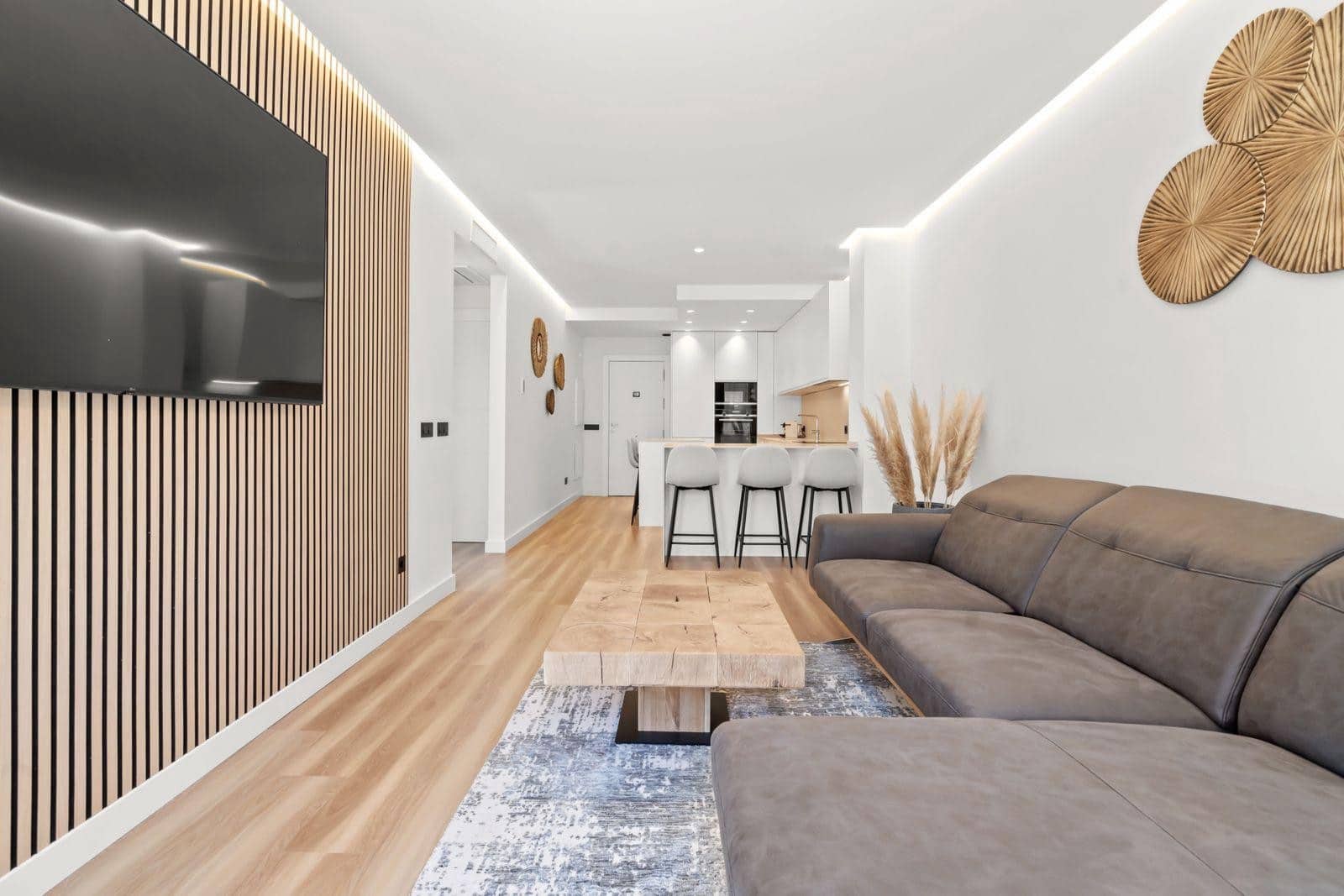 2 bedroom Apartment for sale in Estepona with pool garage - € 599,900 (Ref: 9480010)