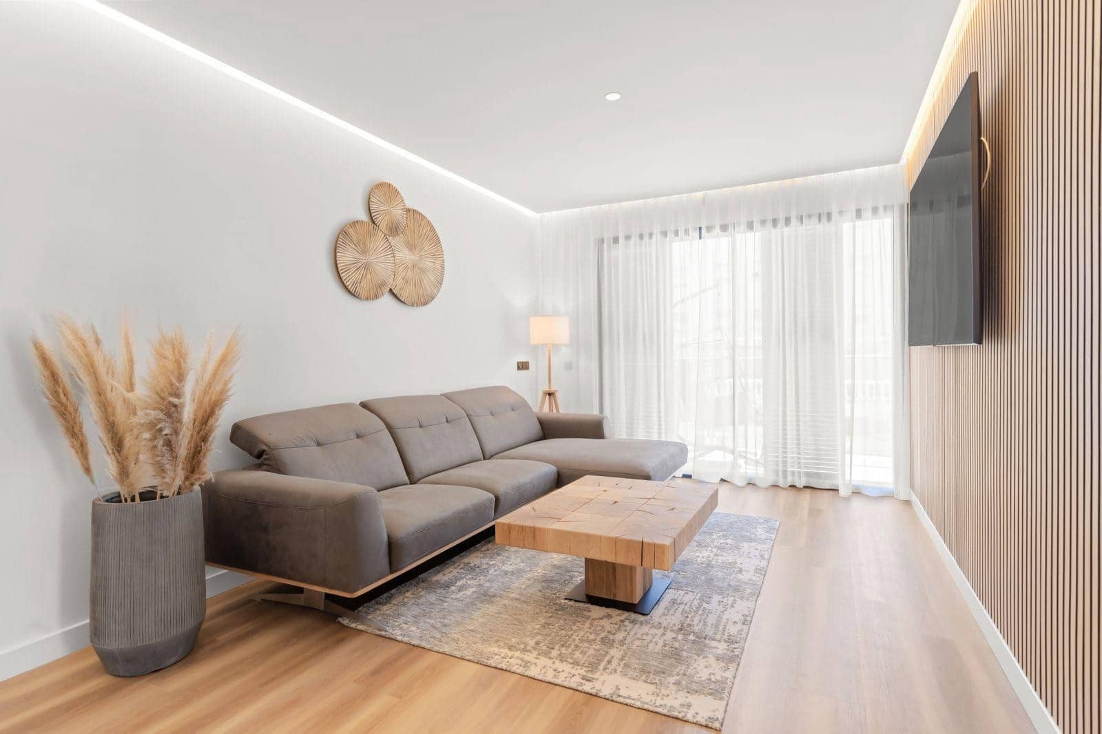 2 bedroom Apartment for sale in Estepona with pool garage - € 599,900 (Ref: 9480010)