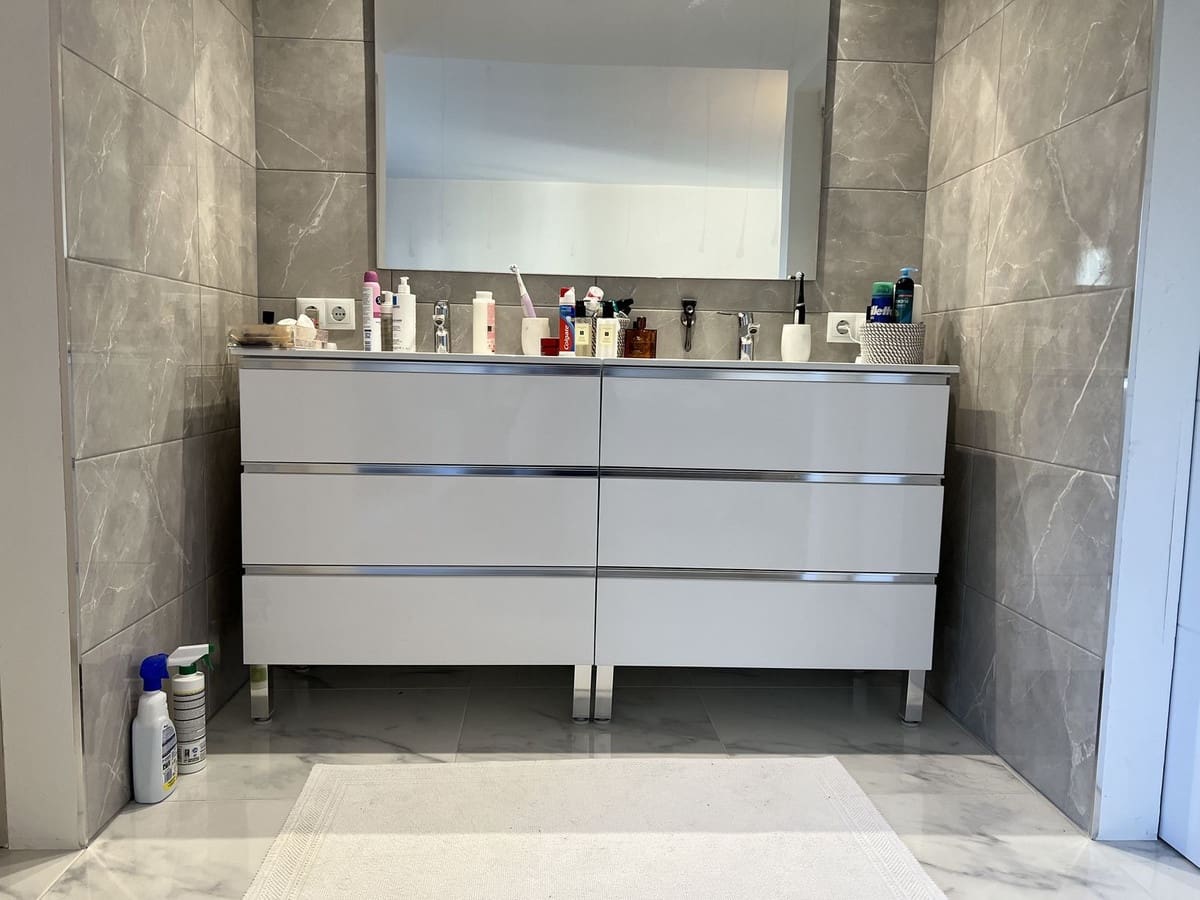 3 soverom Kjedet enebolig til salgs i Malaga by med svømmebasseng - € 599 950 (Ref: 9480011)