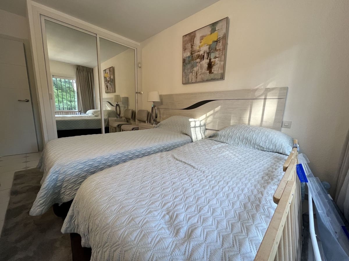 3 soverom Kjedet enebolig til salgs i Malaga by med svømmebasseng - € 599 950 (Ref: 9480011)