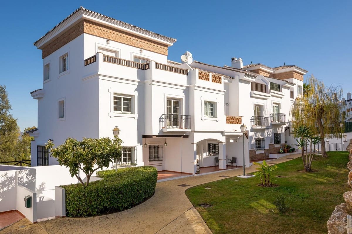 4 bedroom Townhouse for sale in Alhaurin de la Torre with pool garage - € 599,990 (Ref: 9480012)