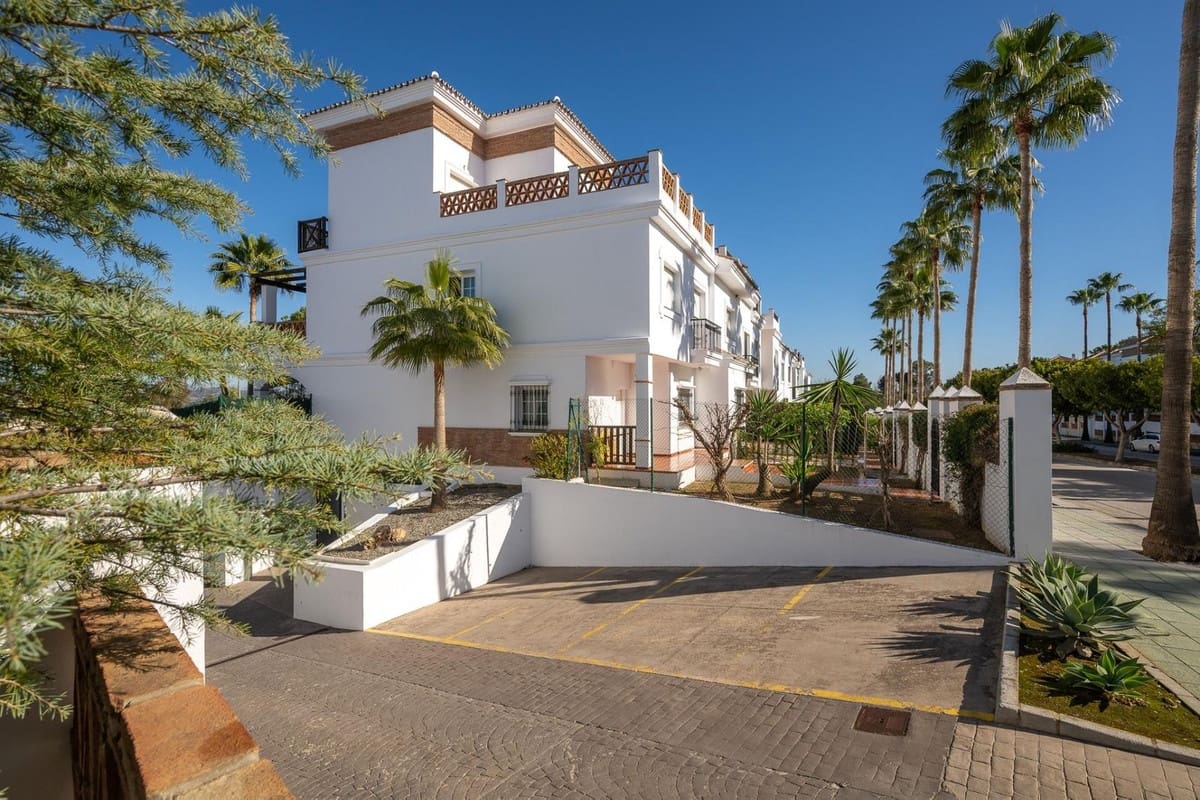 4 bedroom Townhouse for sale in Alhaurin de la Torre with pool garage - € 599,990 (Ref: 9480012)