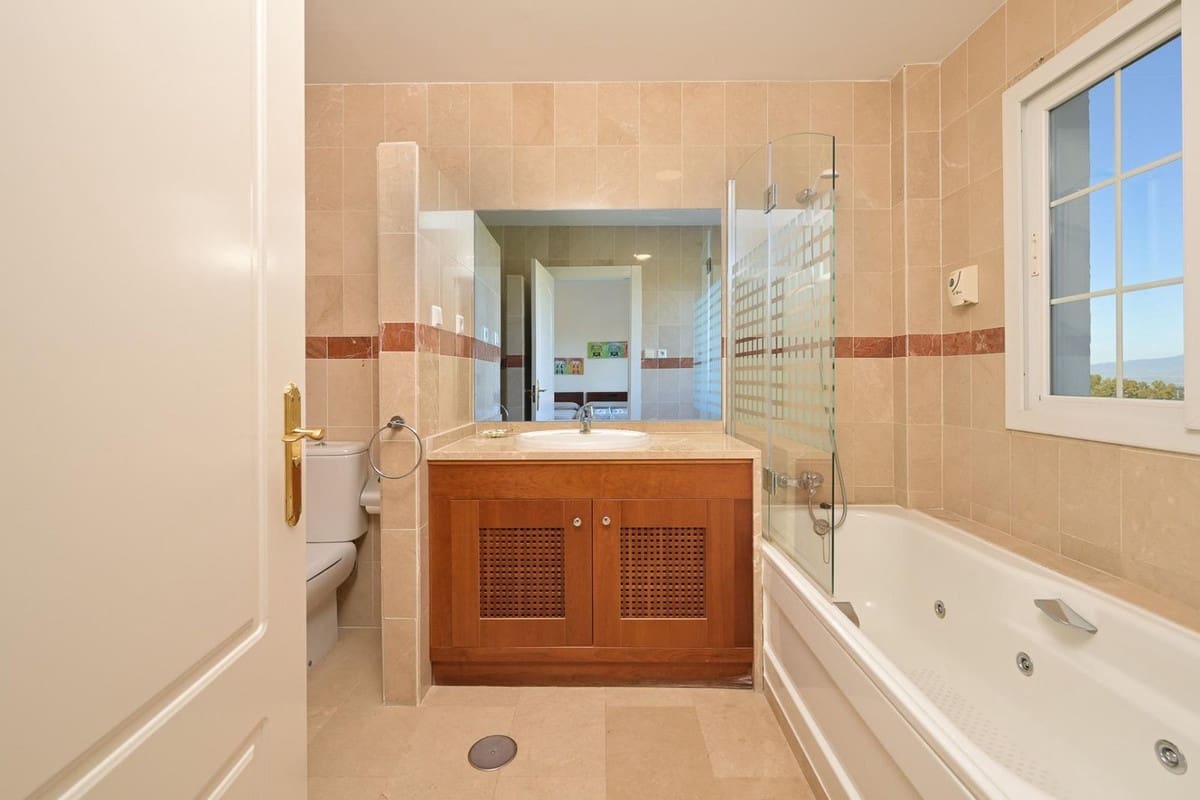 4 bedroom Townhouse for sale in Alhaurin de la Torre with pool garage - € 599,990 (Ref: 9480012)