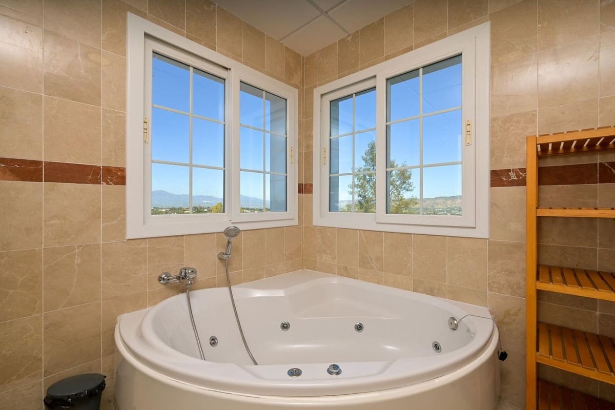 4 bedroom Townhouse for sale in Alhaurin de la Torre with pool garage - € 599,990 (Ref: 9480012)