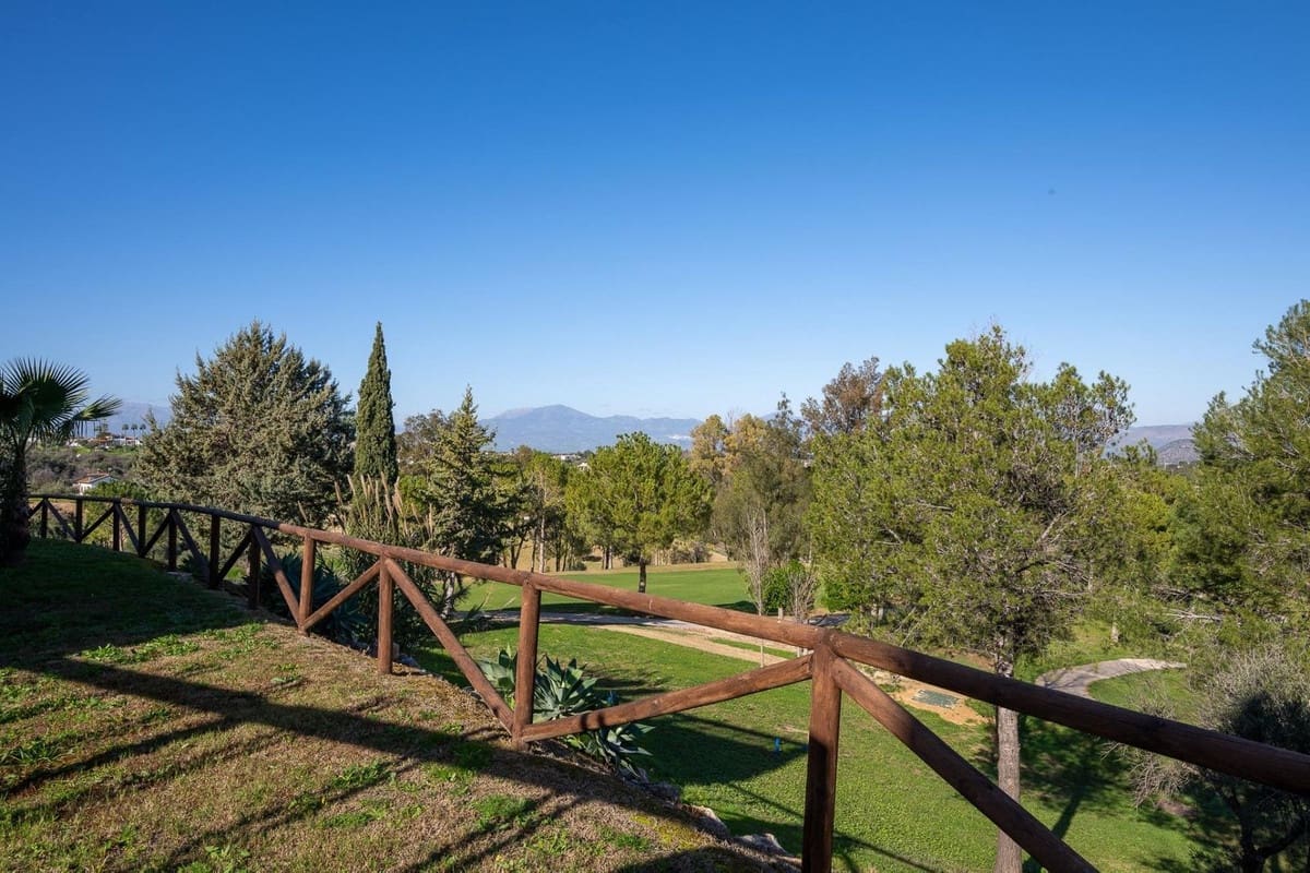 4 bedroom Townhouse for sale in Alhaurin de la Torre with pool garage - € 599,990 (Ref: 9480012)