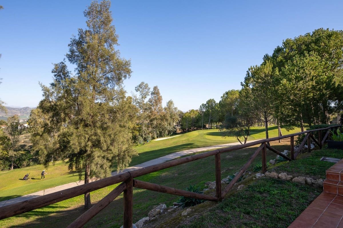 4 bedroom Townhouse for sale in Alhaurin de la Torre with pool garage - € 599,990 (Ref: 9480012)