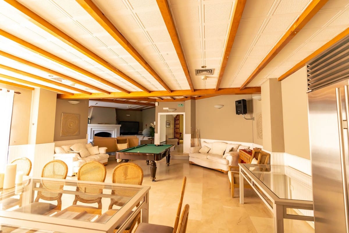 3 soverom Leilighet til salgs i Nueva Andalucia med svømmebasseng - € 599 995 (Ref: 9480013)