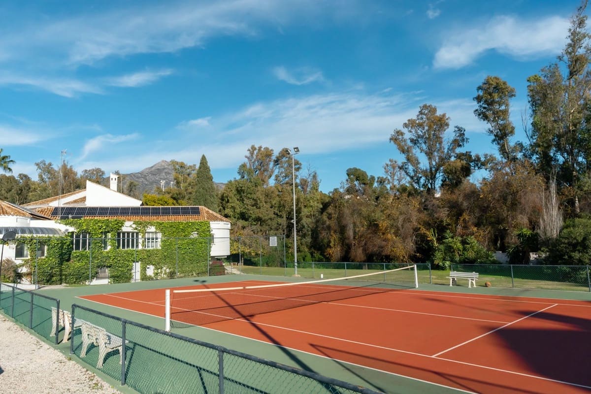 3 soverom Leilighet til salgs i Nueva Andalucia med svømmebasseng - € 599 995 (Ref: 9480013)