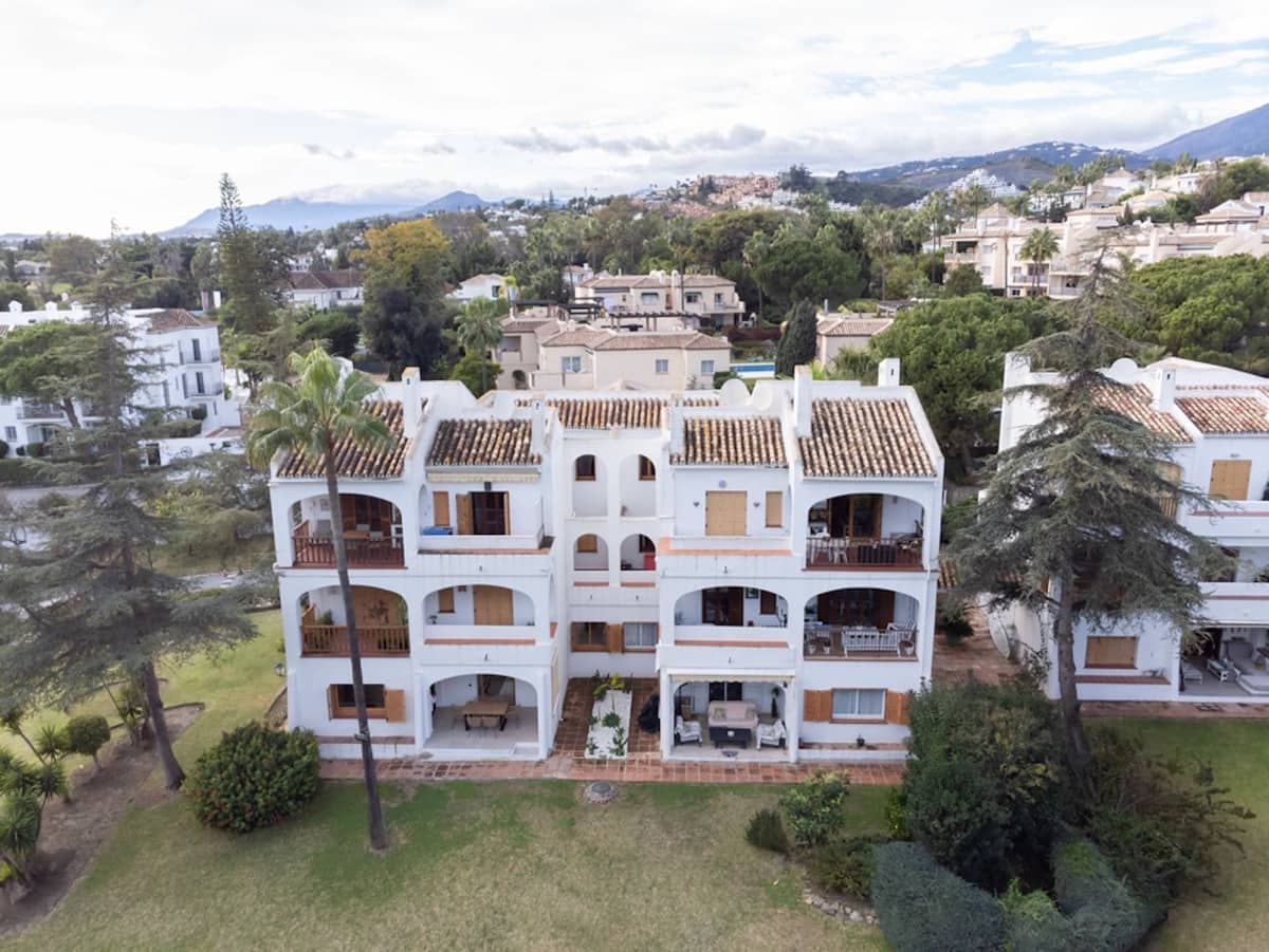 3 soverom Leilighet til salgs i Nueva Andalucia med svømmebasseng - € 599 995 (Ref: 9480013)