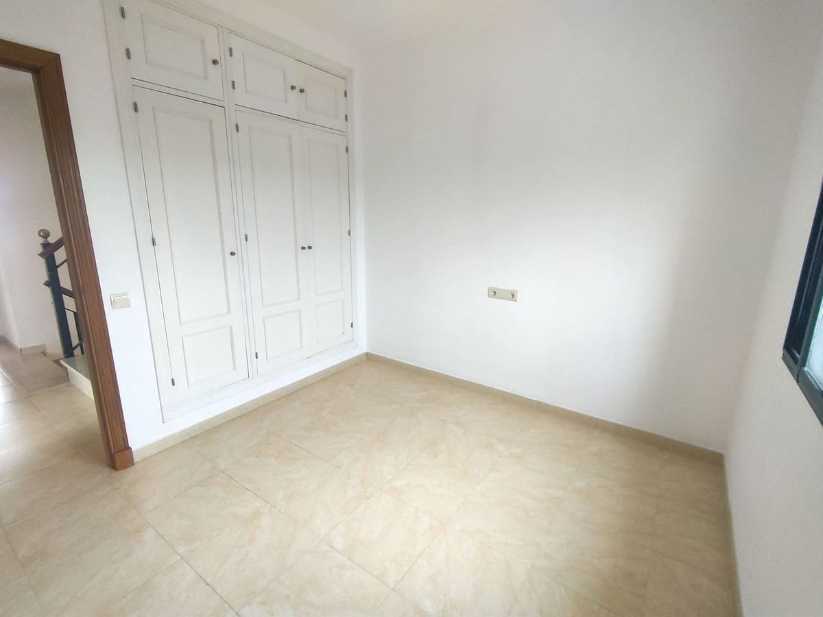 4 sovrum Semi-fristående Villa till salu i Cancelada - 600 000 € (Ref: 9480016)