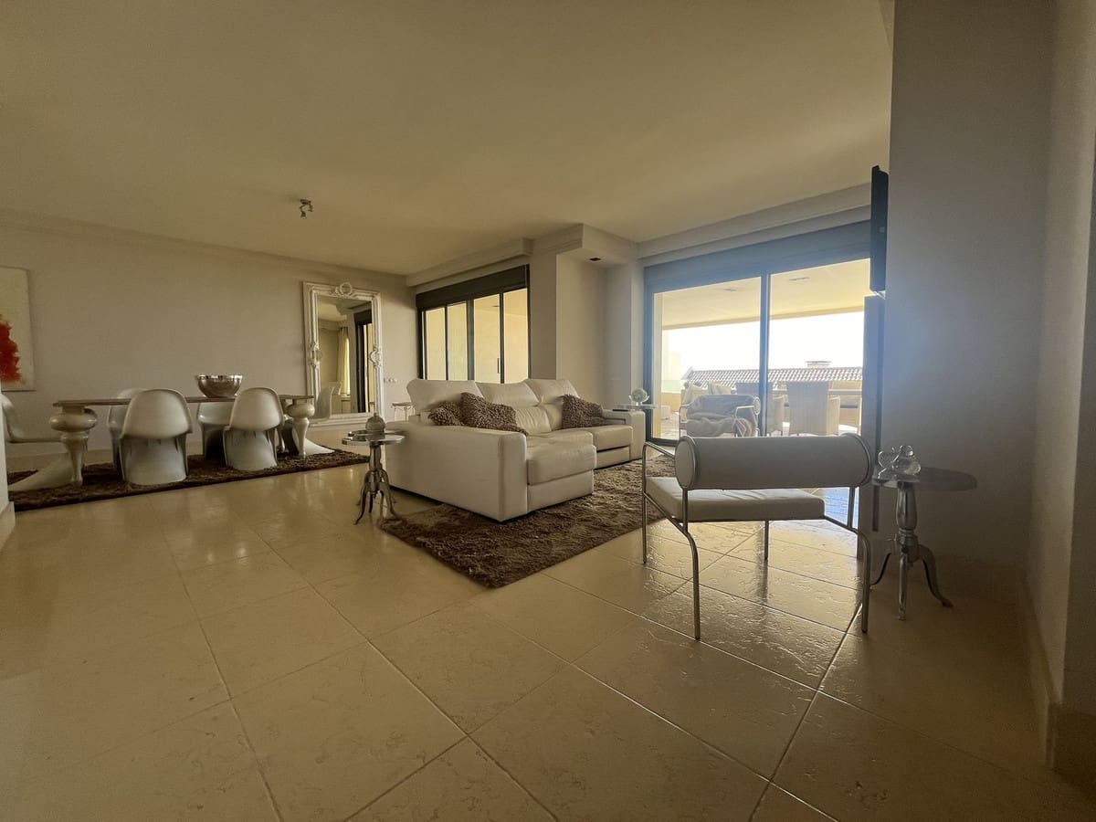 2 bedroom Apartment for sale in Los Monteros with pool - € 610,000 (Ref: 9480022)