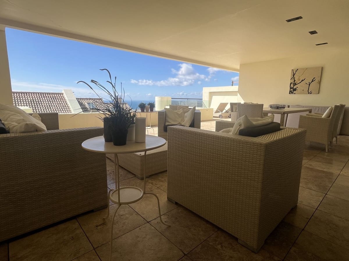 2 bedroom Apartment for sale in Los Monteros with pool - € 610,000 (Ref: 9480022)