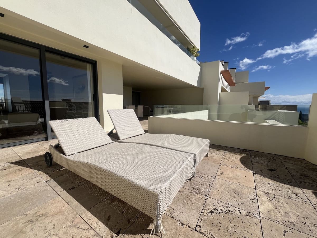 2 bedroom Apartment for sale in Los Monteros with pool - € 610,000 (Ref: 9480022)