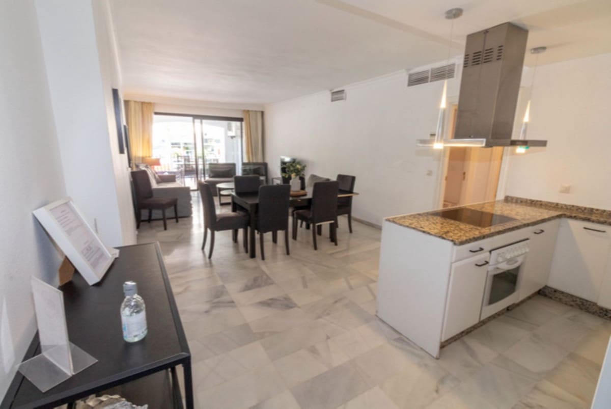 3 bedroom Apartment for sale in Puerto Banus with pool - € 610,000 (Ref: 9480023)
