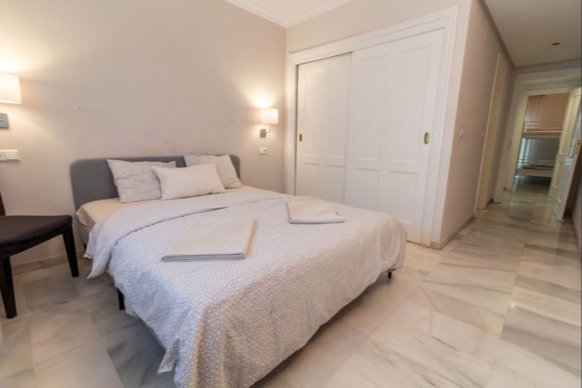 3 bedroom Apartment for sale in Puerto Banus with pool - € 610,000 (Ref: 9480023)