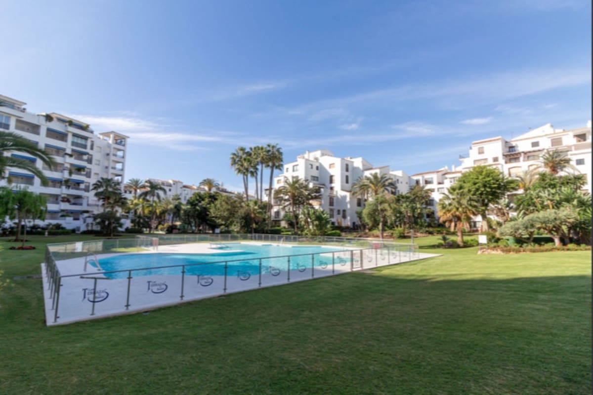 3 bedroom Apartment for sale in Puerto Banus with pool - € 610,000 (Ref: 9480023)