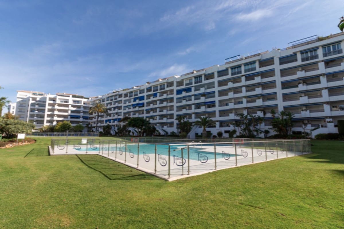 3 bedroom Apartment for sale in Puerto Banus with pool - € 610,000 (Ref: 9480023)
