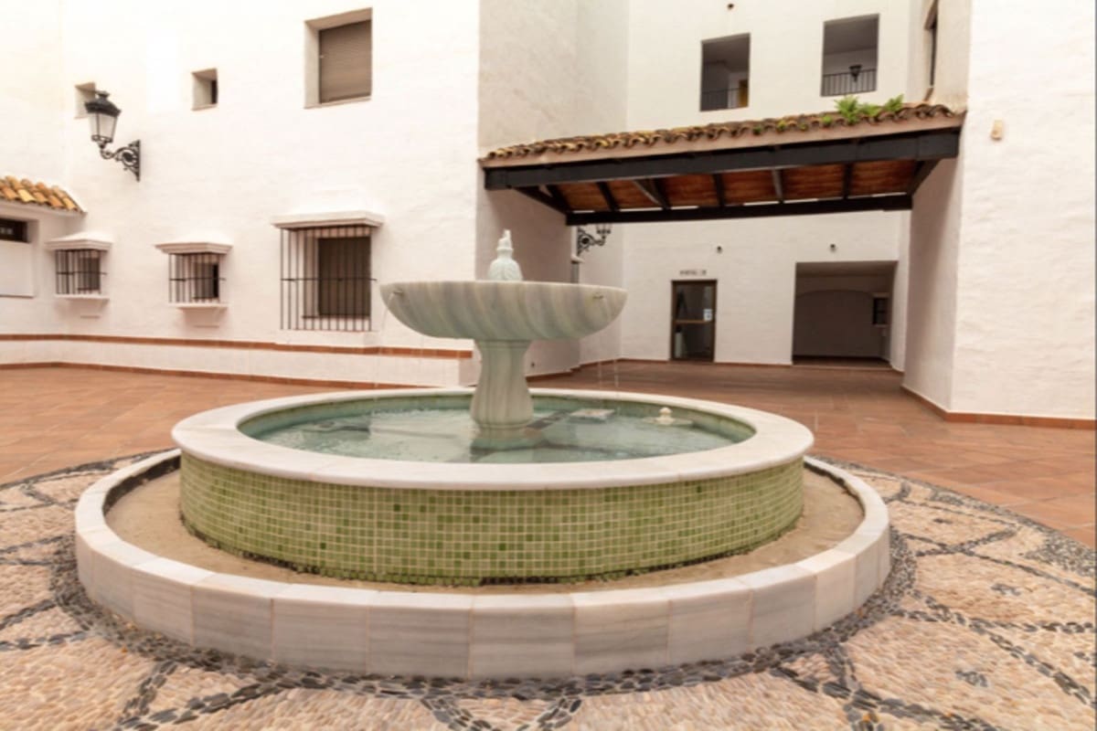 3 bedroom Apartment for sale in Puerto Banus with pool - € 610,000 (Ref: 9480023)