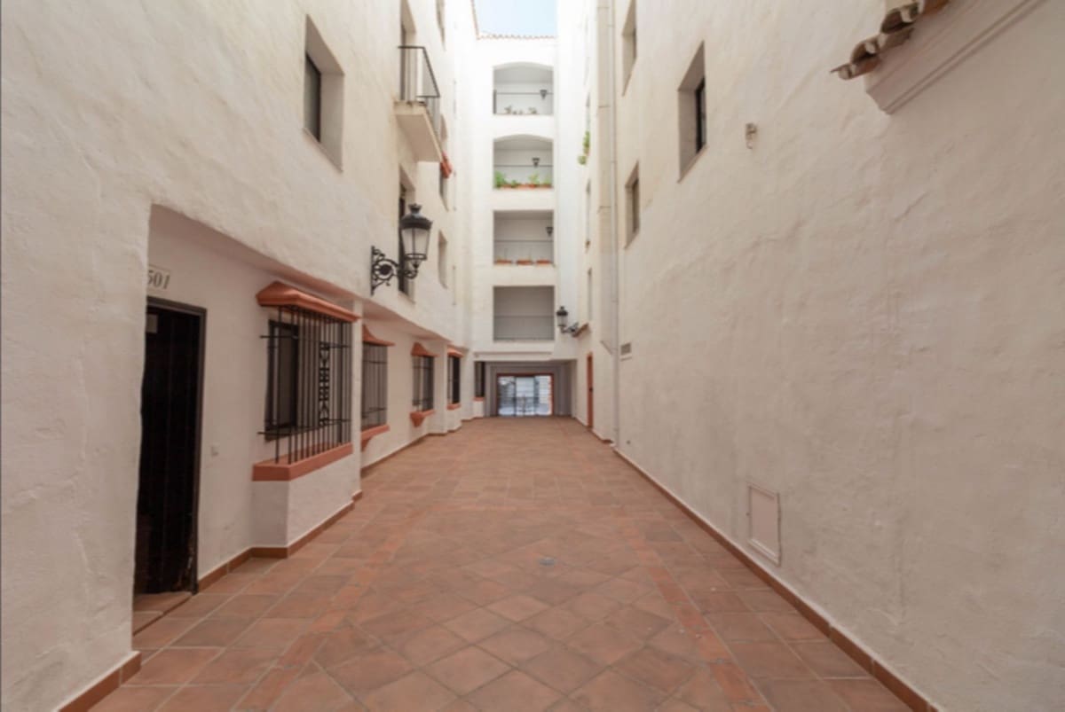 3 bedroom Apartment for sale in Puerto Banus with pool - € 610,000 (Ref: 9480023)