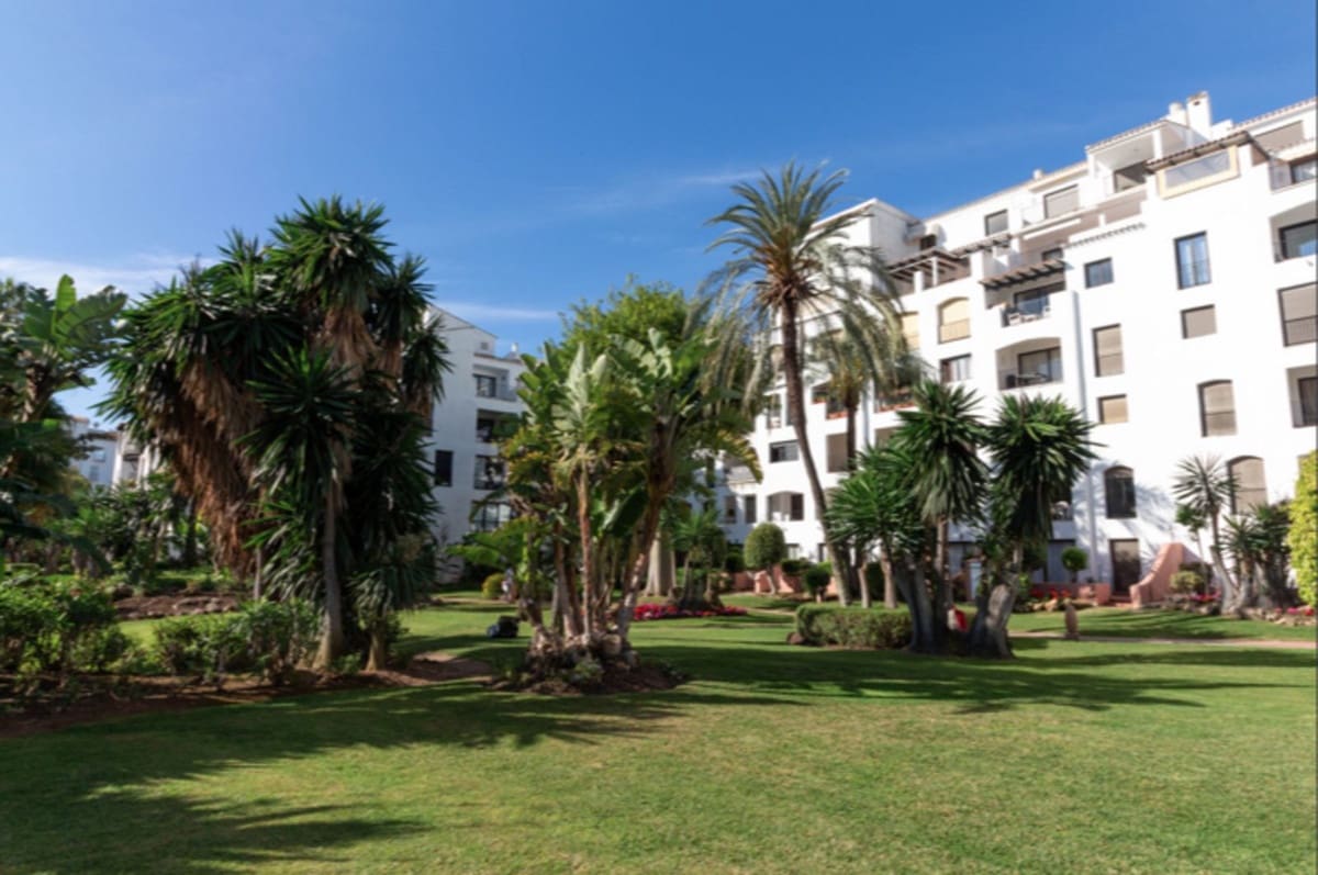 3 bedroom Apartment for sale in Puerto Banus with pool - € 610,000 (Ref: 9480023)