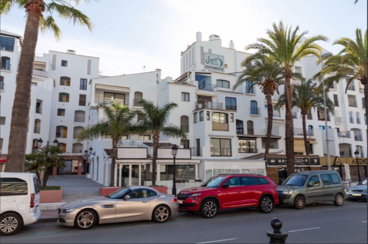 3 bedroom Apartment for sale in Puerto Banus with pool - € 610,000 (Ref: 9480023)