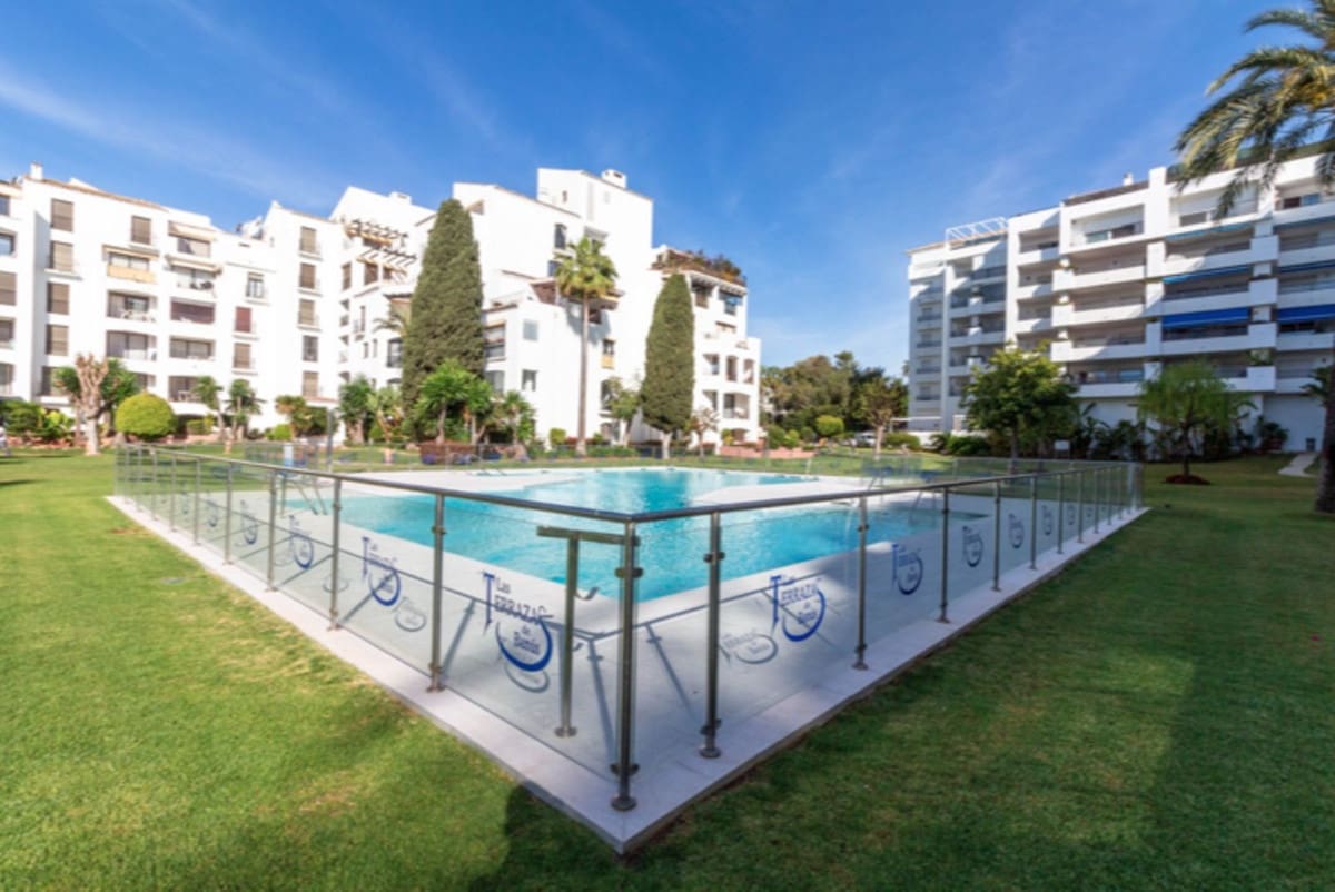 3 bedroom Apartment for sale in Puerto Banus with pool - € 610,000 (Ref: 9480023)