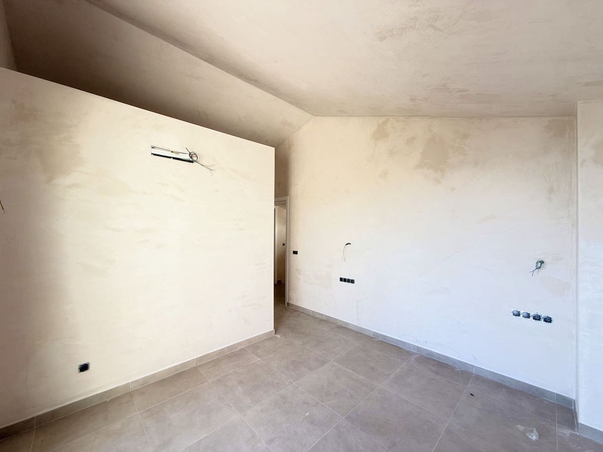 2 soveværelse Semi-Rækkehus til salg i Bahia Dorada med garage - € 610.000 (Ref: 9480025)