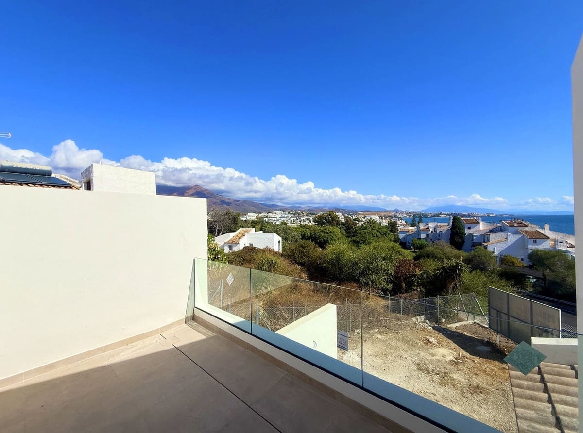 2 soveværelse Semi-Rækkehus til salg i Bahia Dorada med garage - € 610.000 (Ref: 9480025)