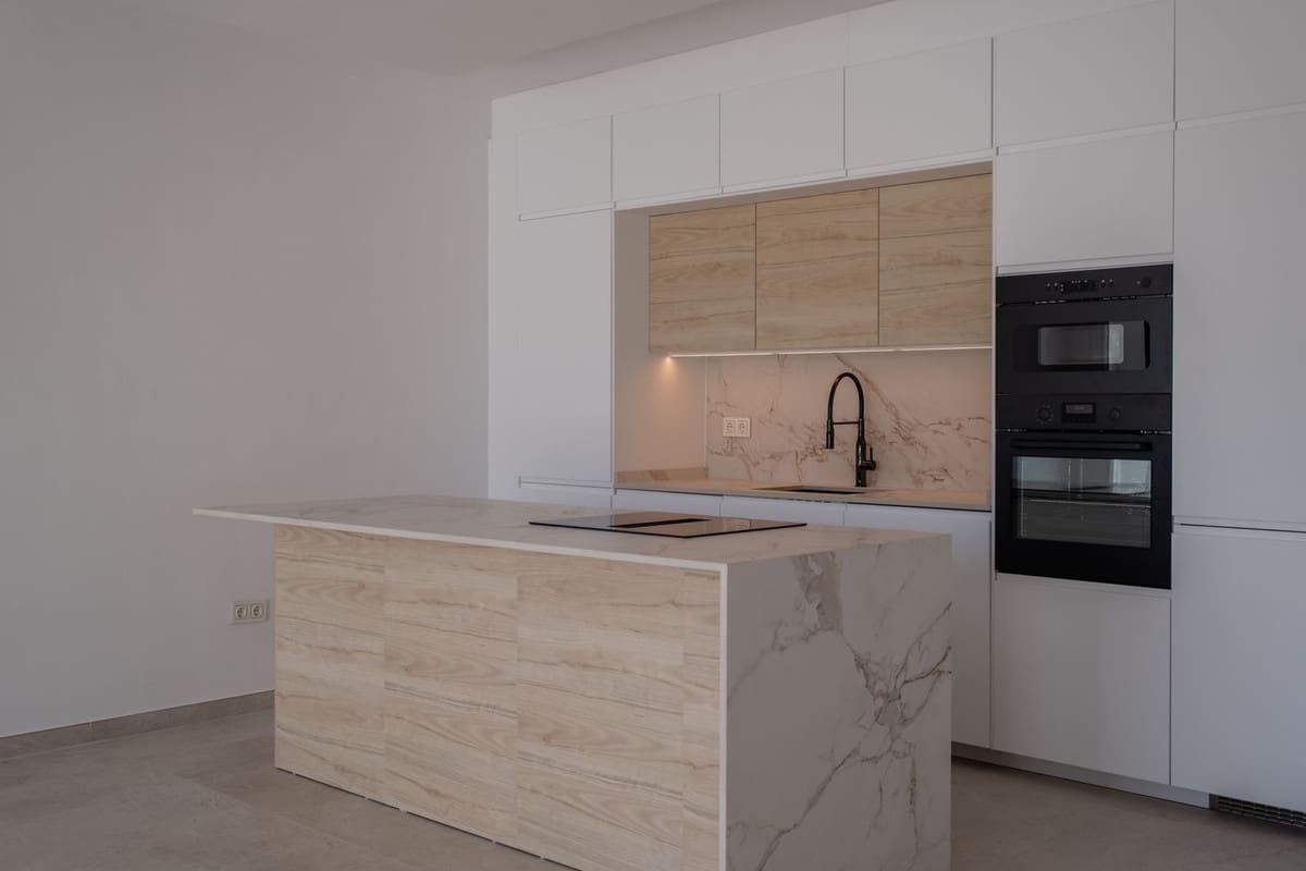 3 bedroom Penthouse for sale in Malaga city with pool - € 619,000 (Ref: 9480026)