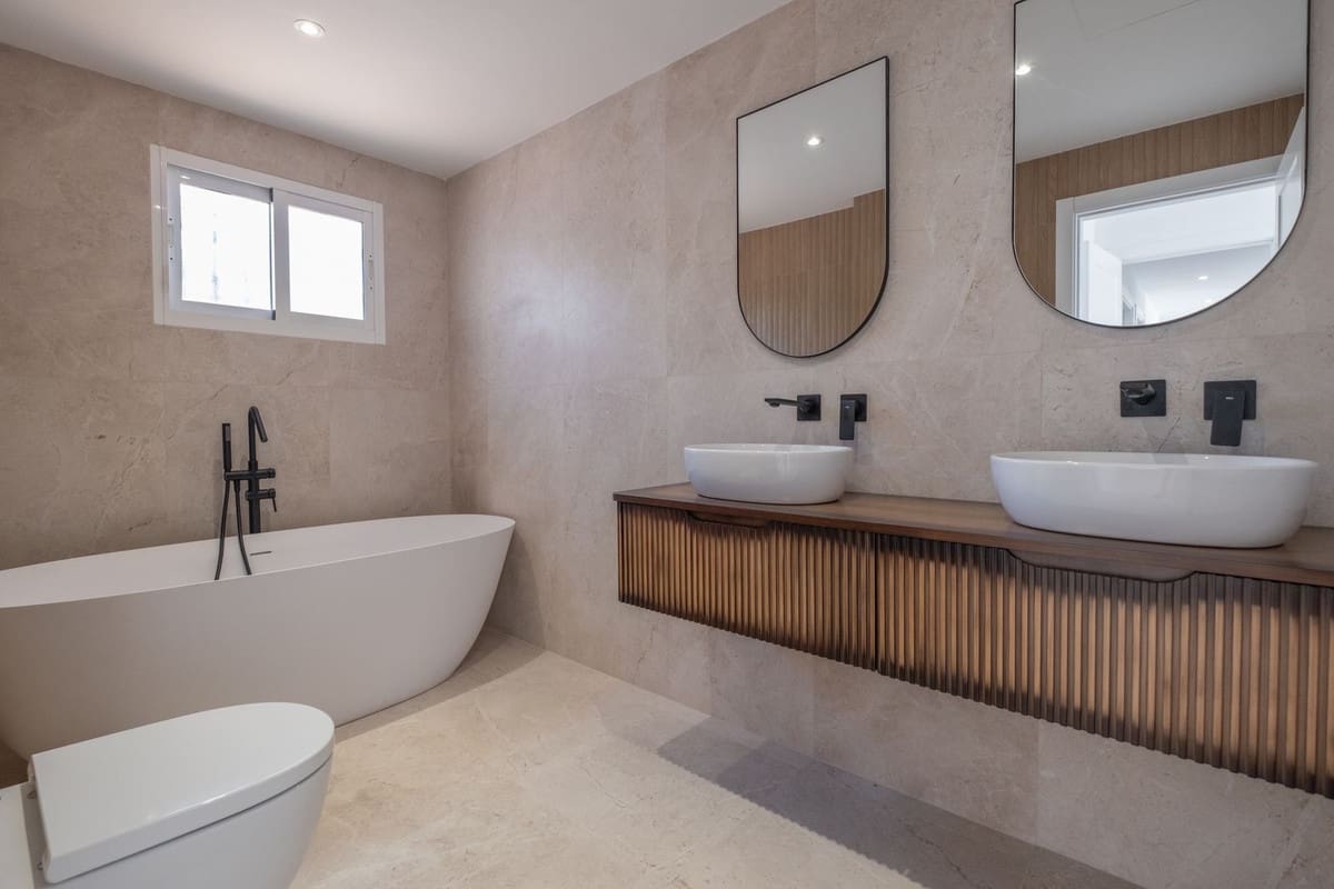 3 bedroom Penthouse for sale in Malaga city with pool - € 619,000 (Ref: 9480026)