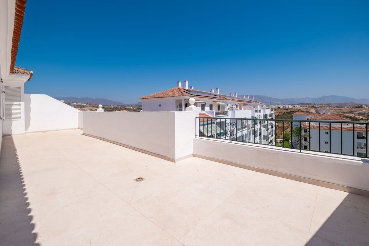 3 bedroom Penthouse for sale in Malaga city with pool - € 619,000 (Ref: 9480026)