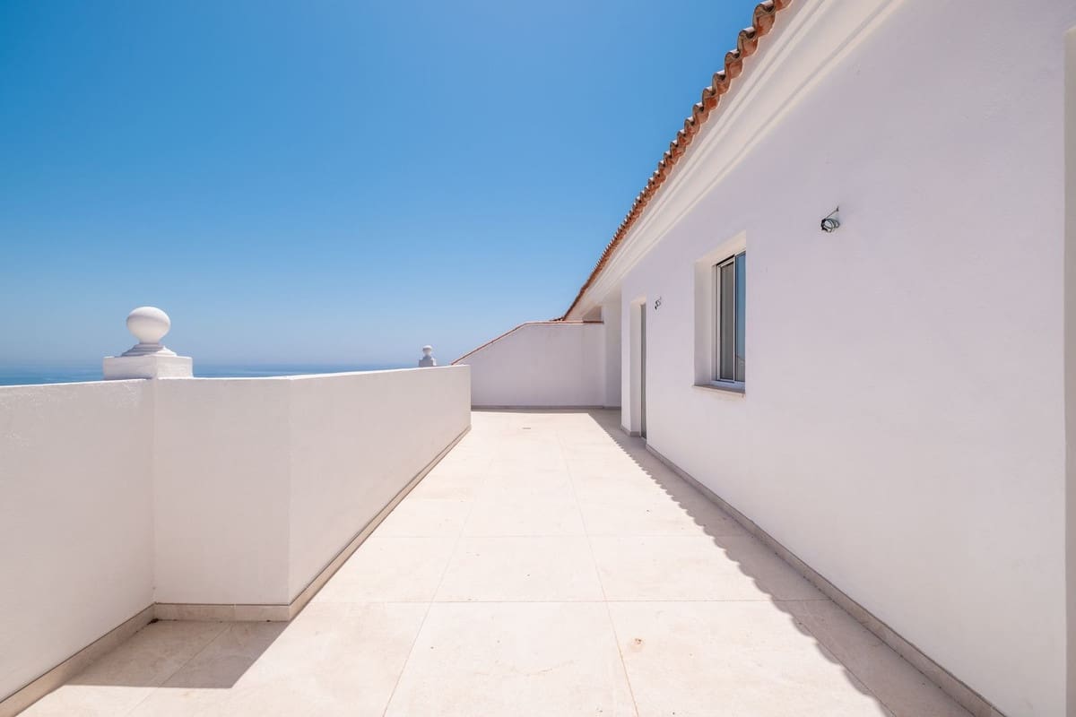 3 bedroom Penthouse for sale in Malaga city with pool - € 619,000 (Ref: 9480026)