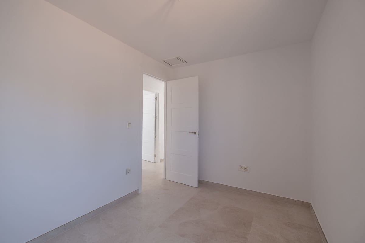 3 bedroom Penthouse for sale in Malaga city with pool - € 619,000 (Ref: 9480026)