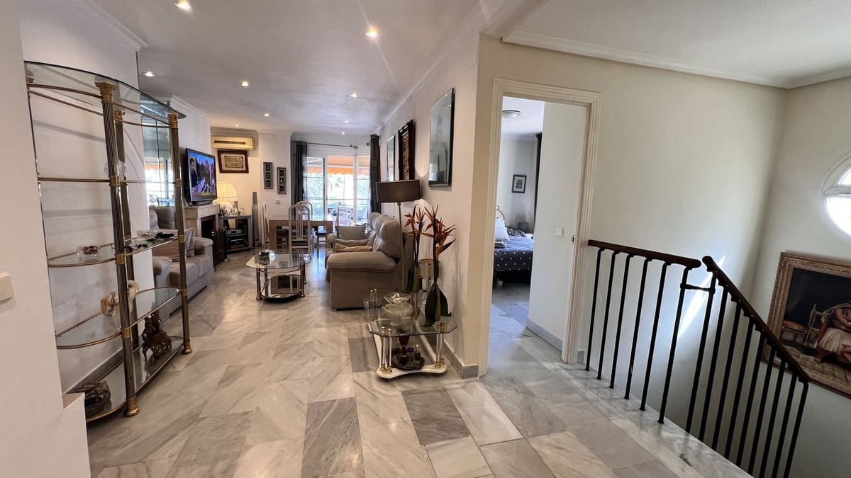 3 soveværelse Lejlighed til salg i Nueva Andalucia med swimmingpool - € 620.000 (Ref: 9480028)