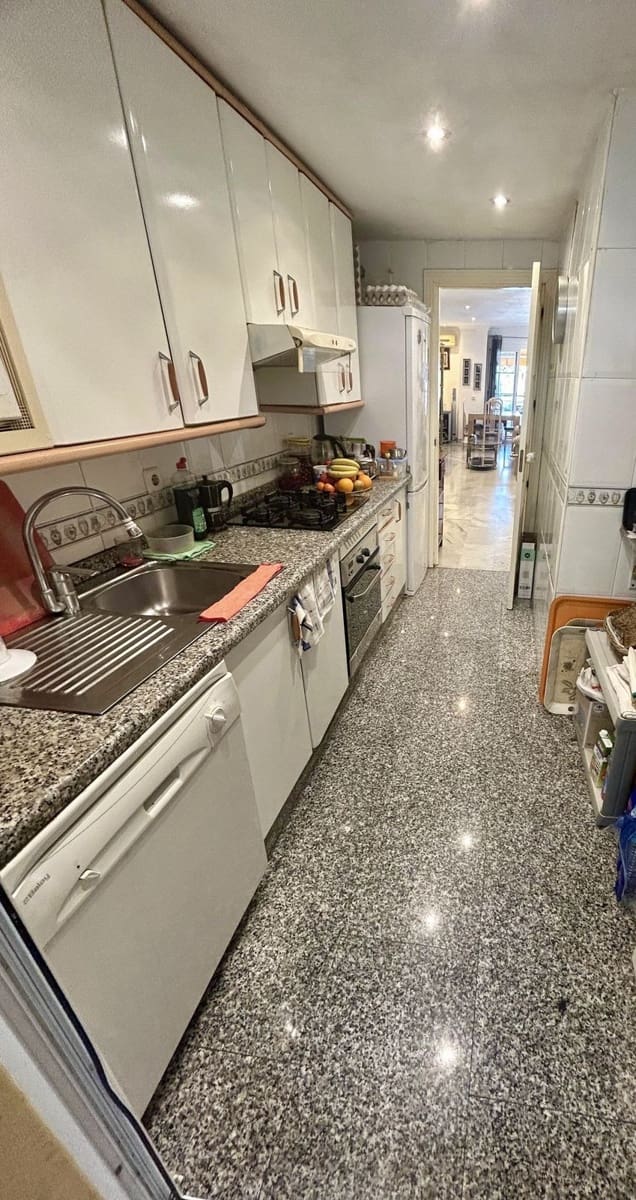 3 soveværelse Lejlighed til salg i Nueva Andalucia med swimmingpool - € 620.000 (Ref: 9480028)