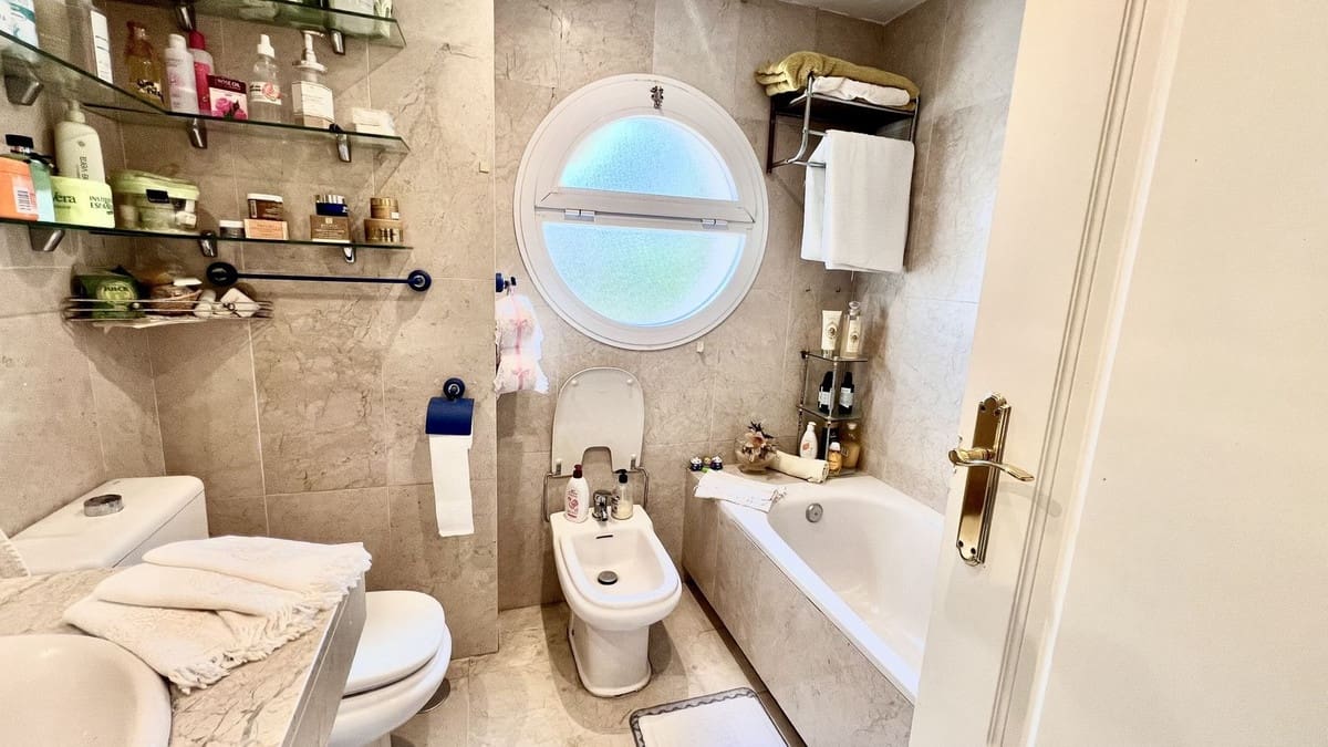 3 soveværelse Lejlighed til salg i Nueva Andalucia med swimmingpool - € 620.000 (Ref: 9480028)