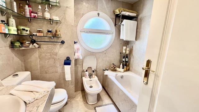 3 soveværelse Lejlighed til salg i La Dama de Noche - La Alzambra, Marbella med swimmingpool - € 620.000 (Ref: 9480028)