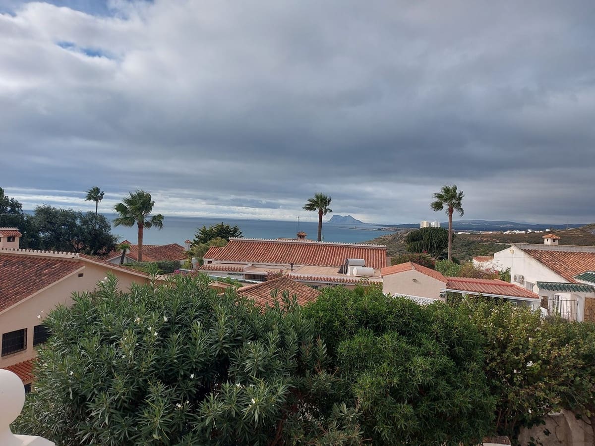 4 bedroom Villa for sale in Manilva with pool - € 620,000 (Ref: 9480030)