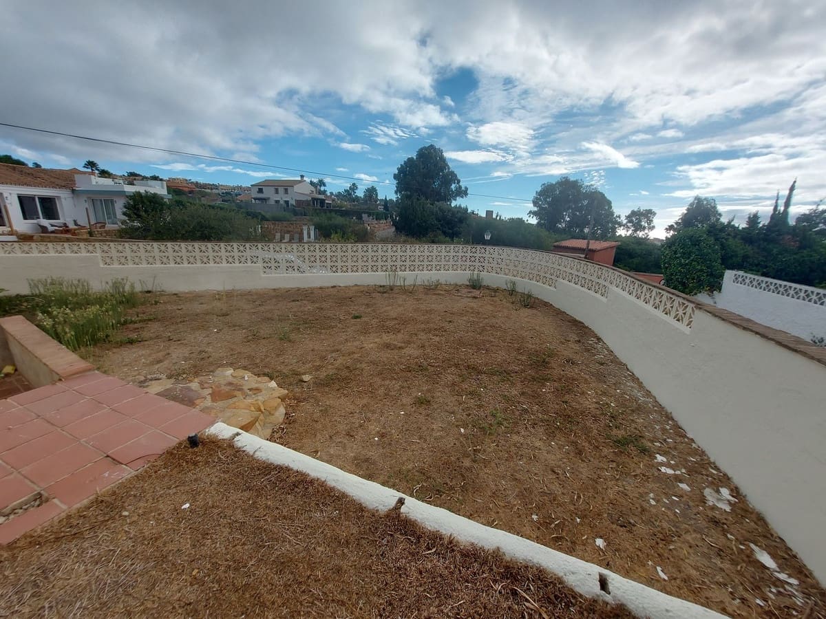 4 bedroom Villa for sale in Manilva with pool - € 620,000 (Ref: 9480030)