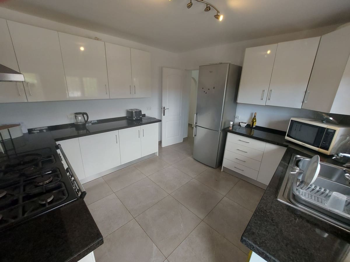 4 sypialnia Willa na sprzedaż w Manilva z basenem - 620 000 € (Ref: 9480030)