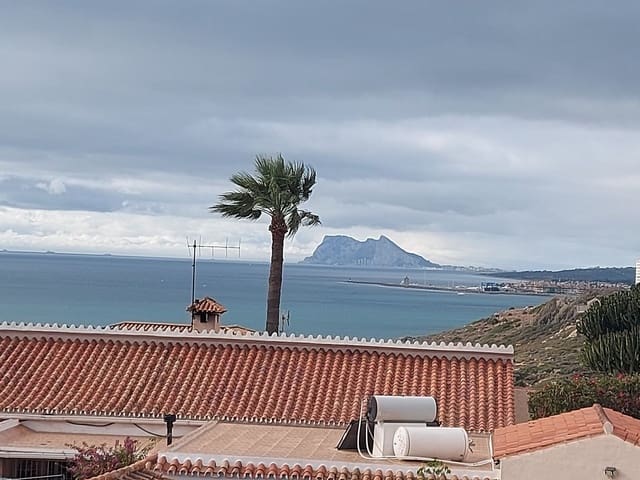 4 chambre Villa/Maison à vendre à Manilva Pueblo, Manilva avec piscine - 620 000 € (Ref: 9480030)