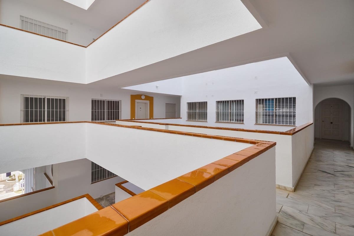 3 soveværelse Lejlighed til salg i Fuengirola med swimmingpool - € 625.000 (Ref: 9480035)