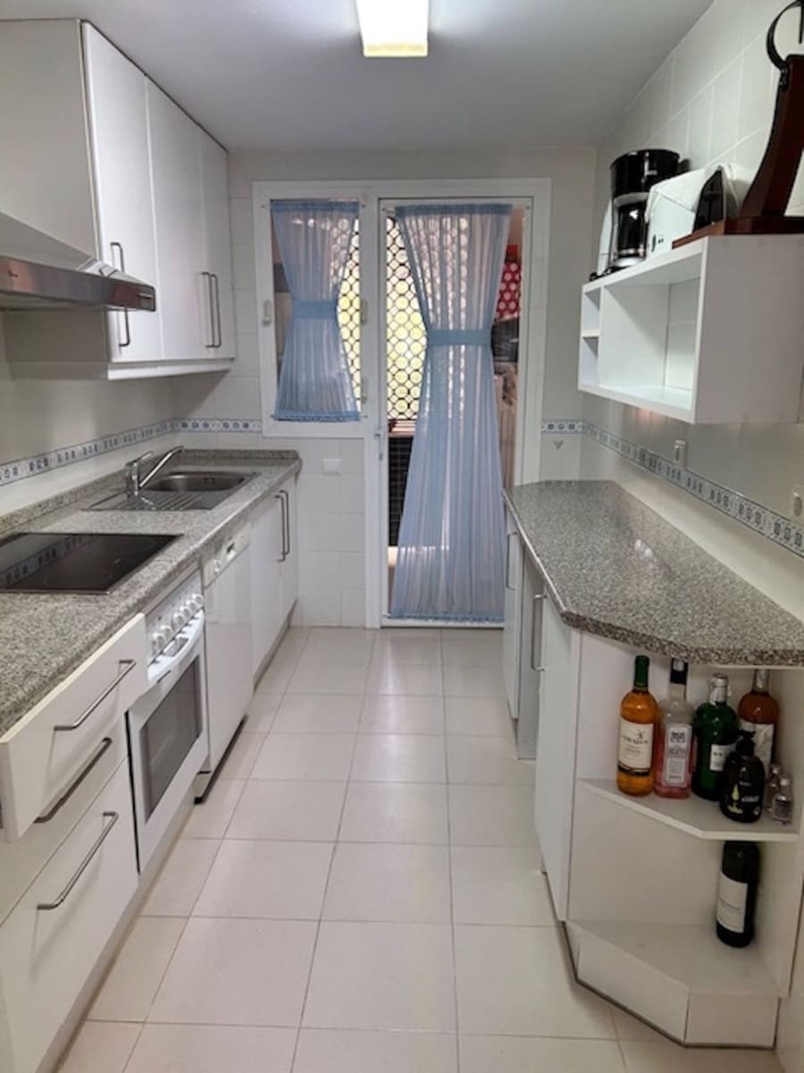 3 bedroom Penthouse for sale in Benahavis with pool - € 625,000 (Ref: 9480036)